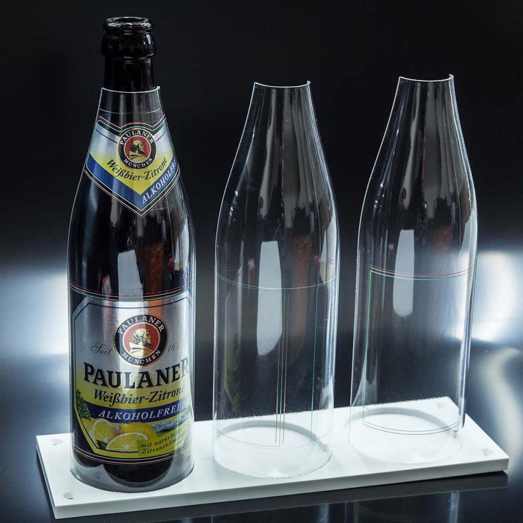 Schablone für die richtige Einstellung der Etikettiermaschine in einer großen Münchner Brauerei, hergestellt von RIWA Display GmbH